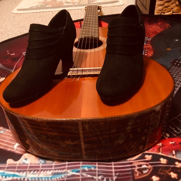 Perfect XAppeal Black Ankle Booties .Size 7 - Picture 4 of 10